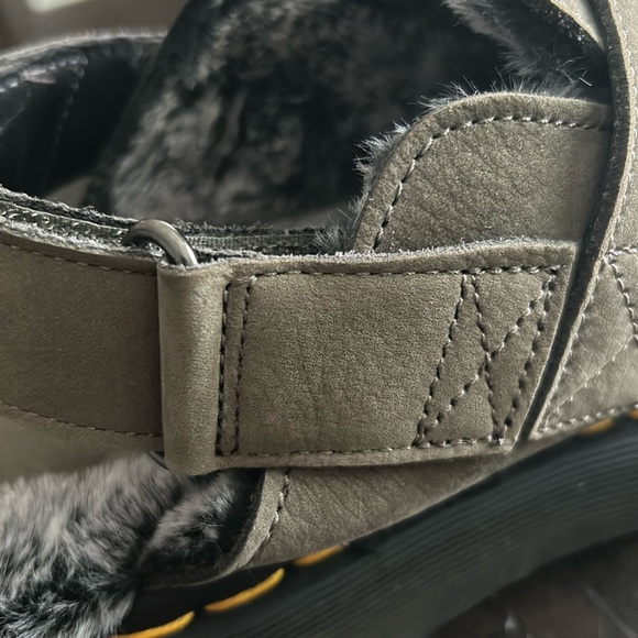 ✨Sold✨Dr. Martens Jorge ll Fur Line Khaki Mule Clog Tumbled Leather Mens Size 10 - Picture 7 of 11